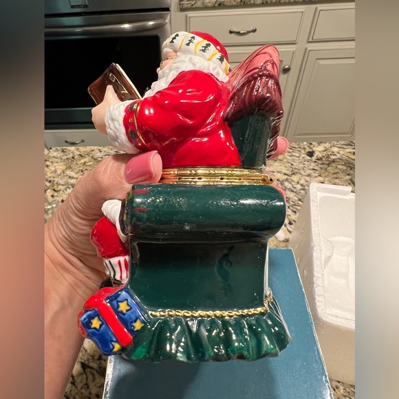 Santa Claus Decorative Porcelain Keepsake Box - Picture 4 of 16